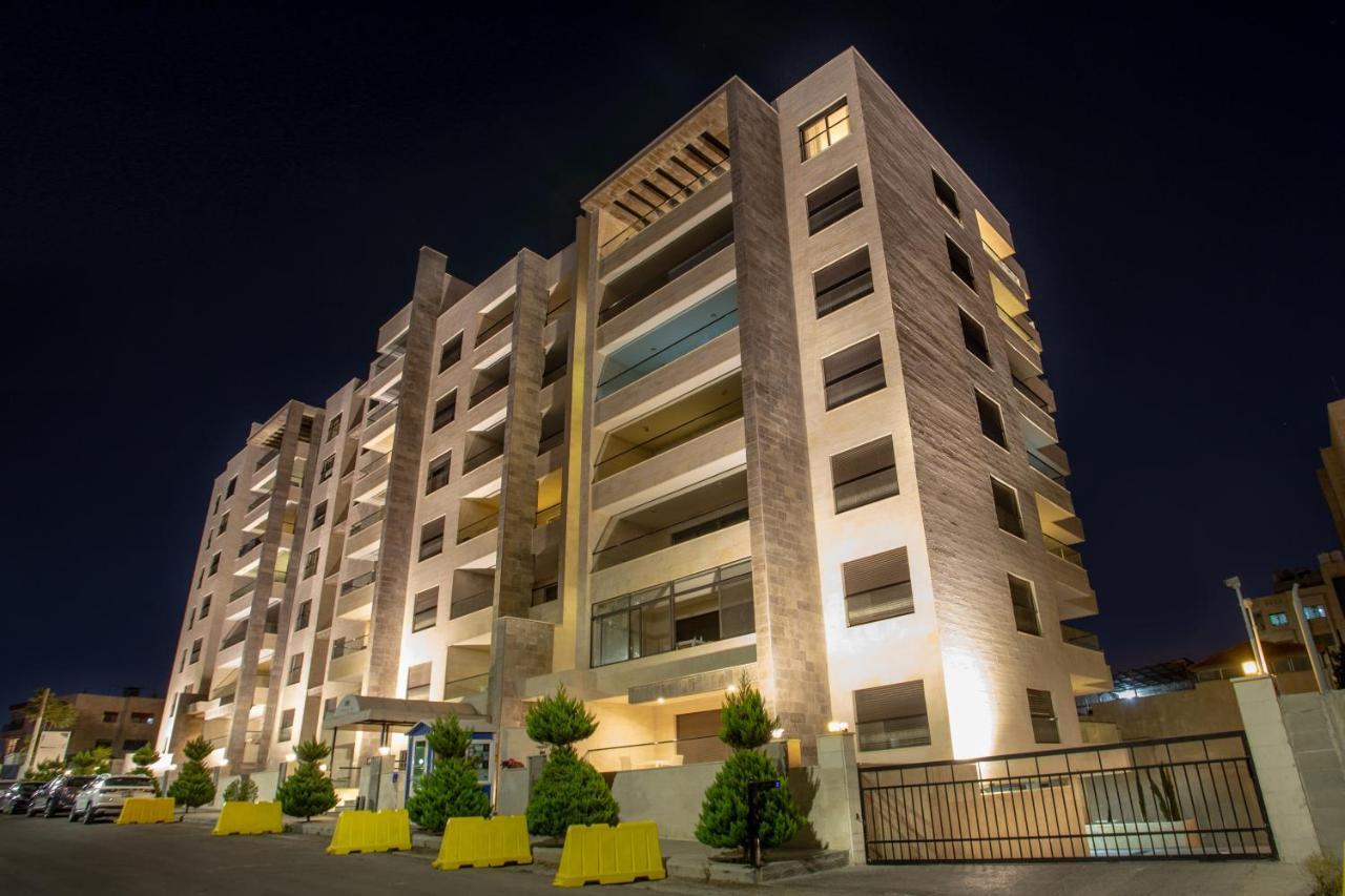 Triple A Hotel Suites Amman Bagian luar foto