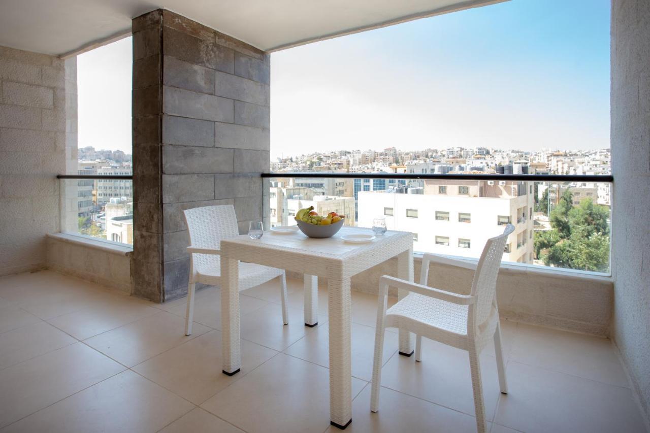 Triple A Hotel Suites Amman Bagian luar foto