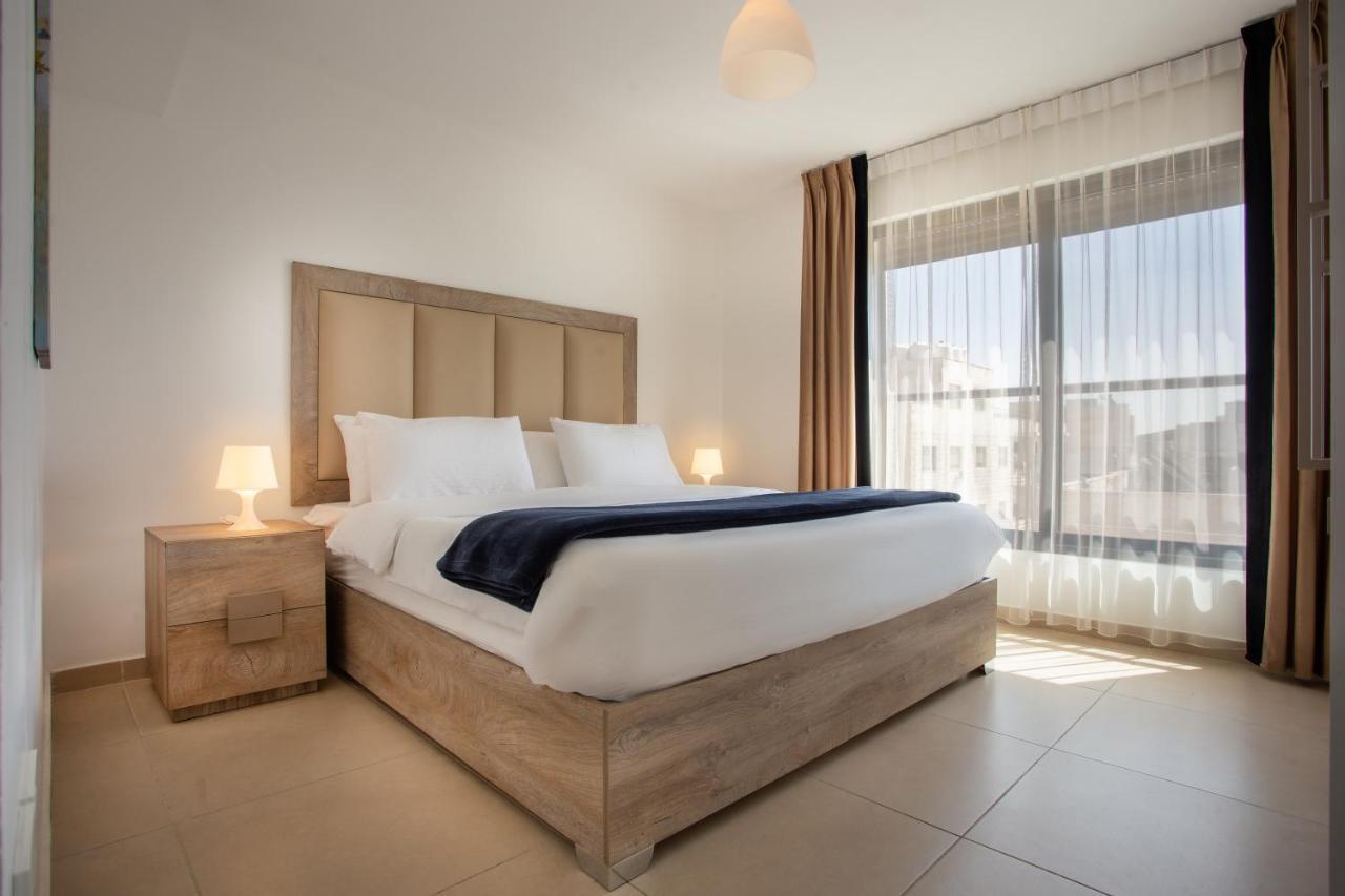 Triple A Hotel Suites Amman Bagian luar foto