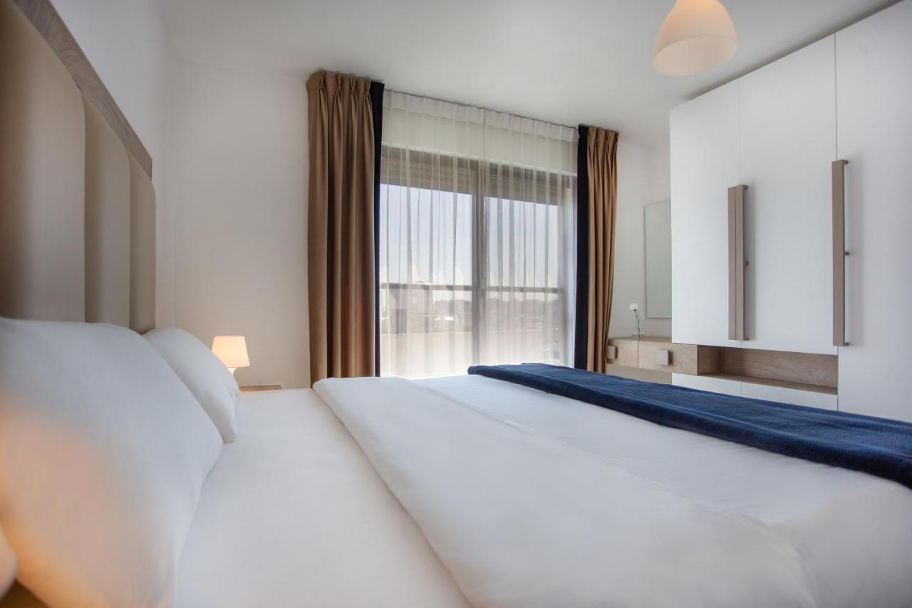 Triple A Hotel Suites Amman Bagian luar foto
