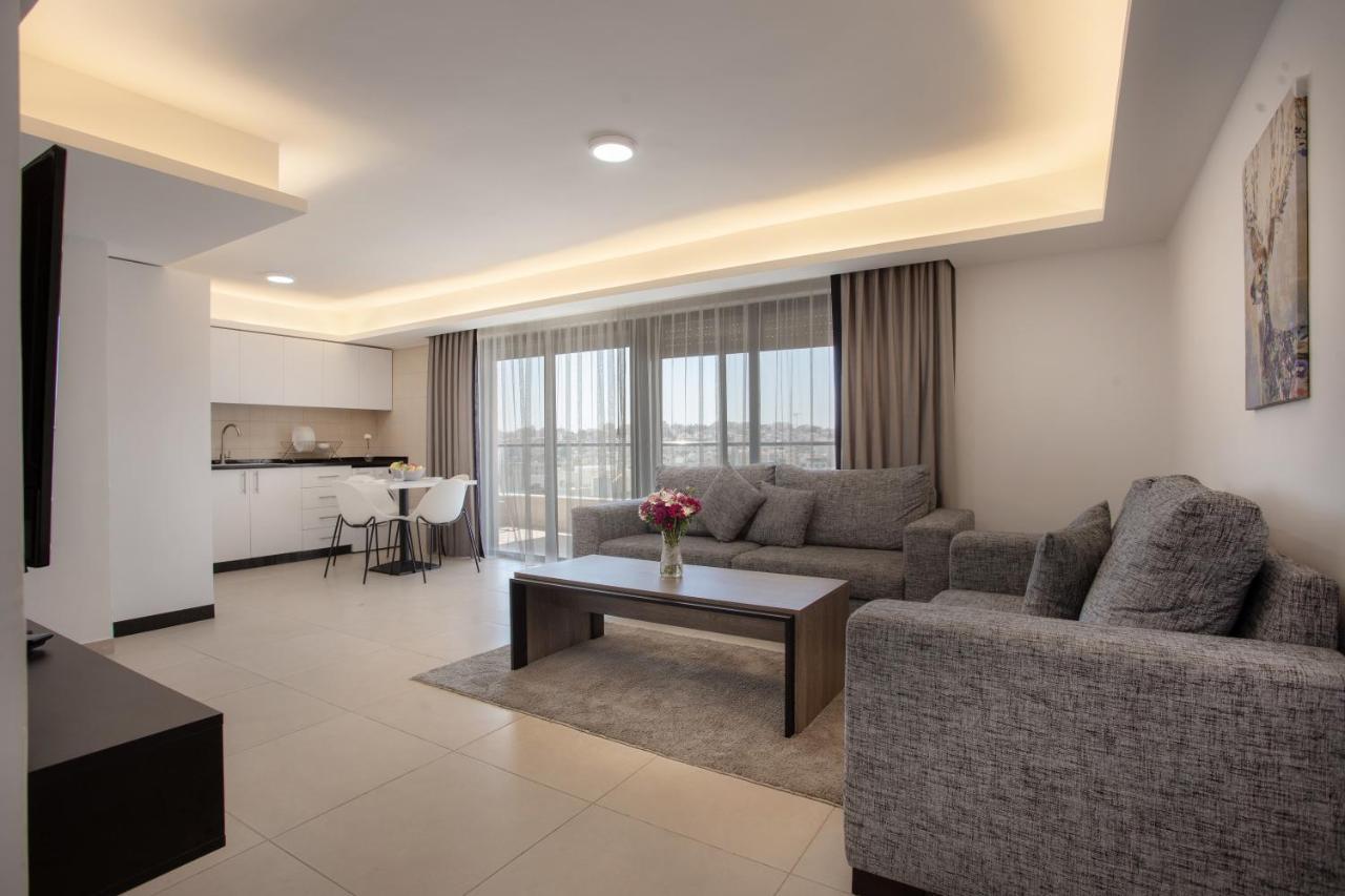 Triple A Hotel Suites Amman Bagian luar foto