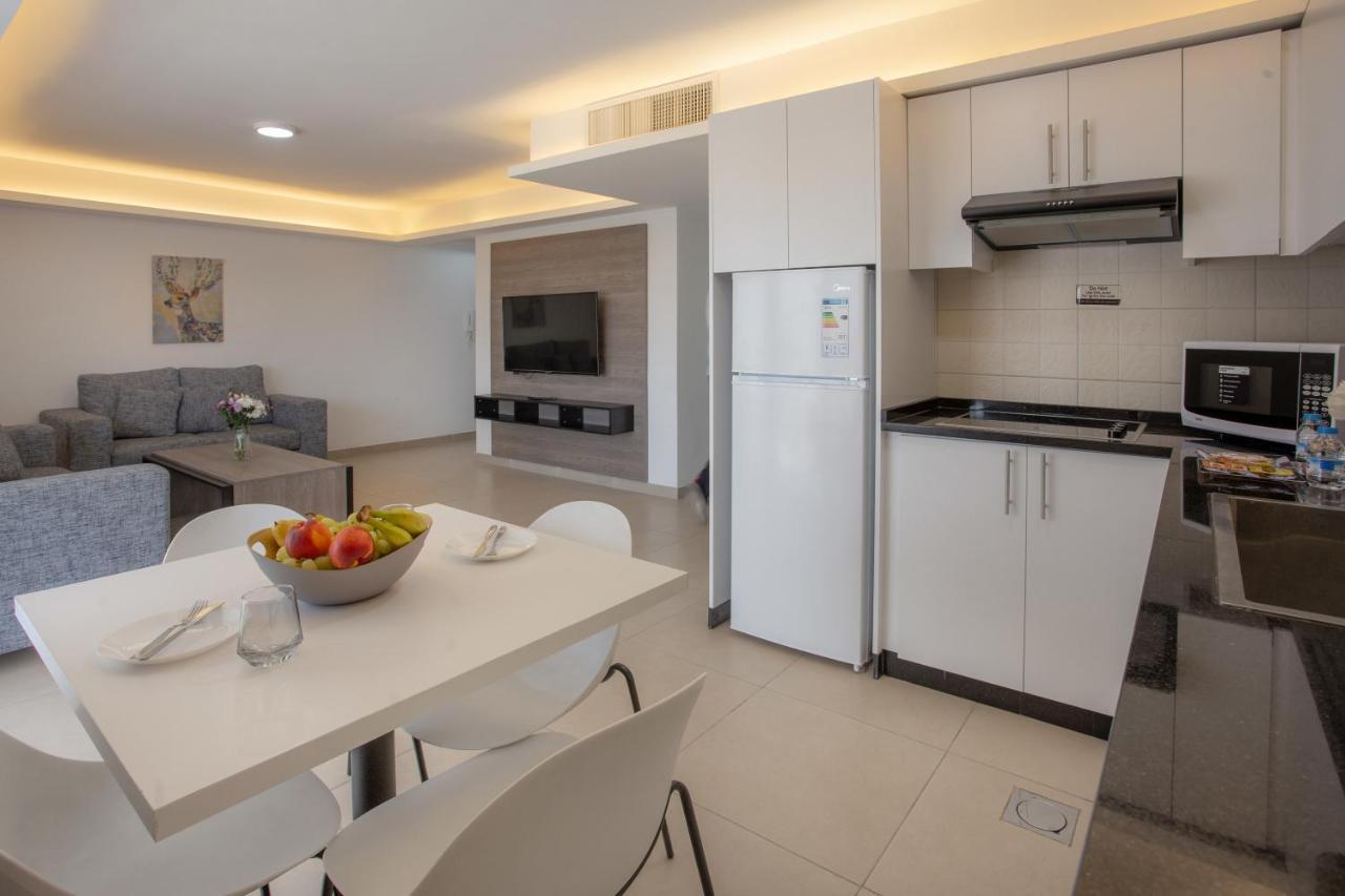 Triple A Hotel Suites Amman Bagian luar foto