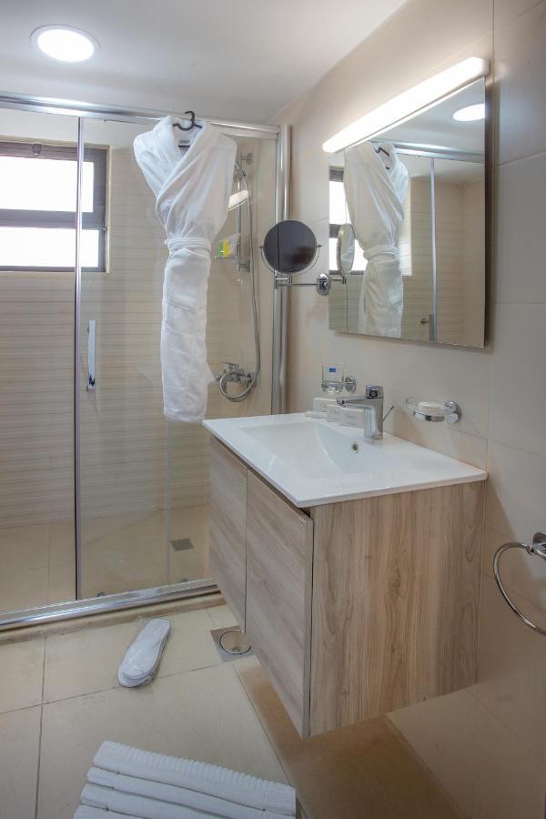 Triple A Hotel Suites Amman Bagian luar foto