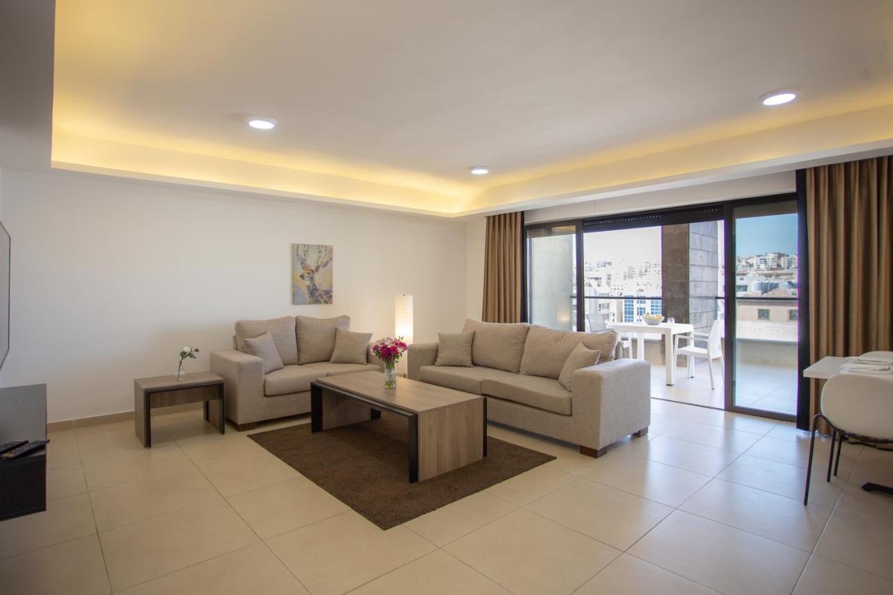 Triple A Hotel Suites Amman Bagian luar foto