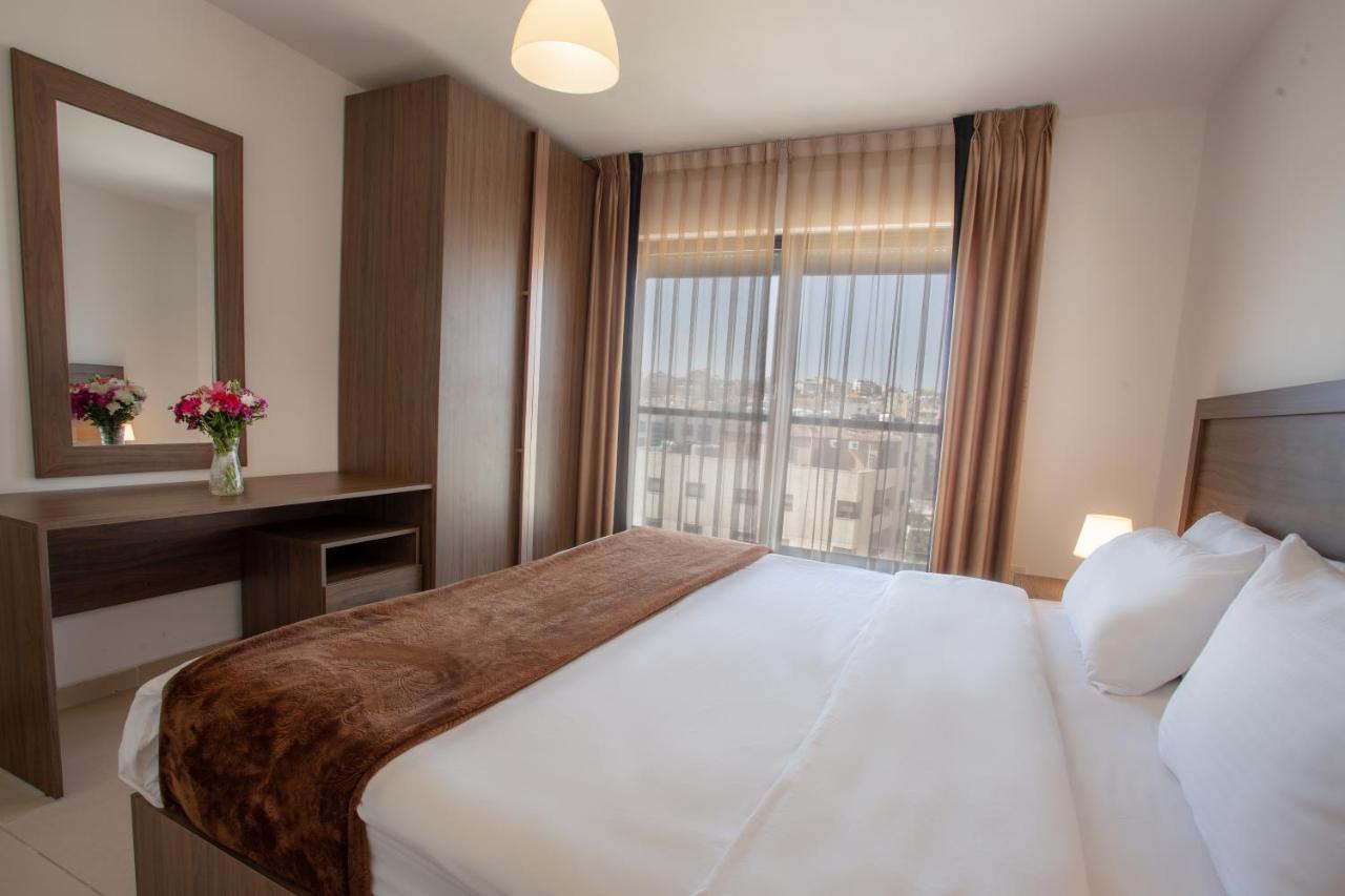 Triple A Hotel Suites Amman Bagian luar foto