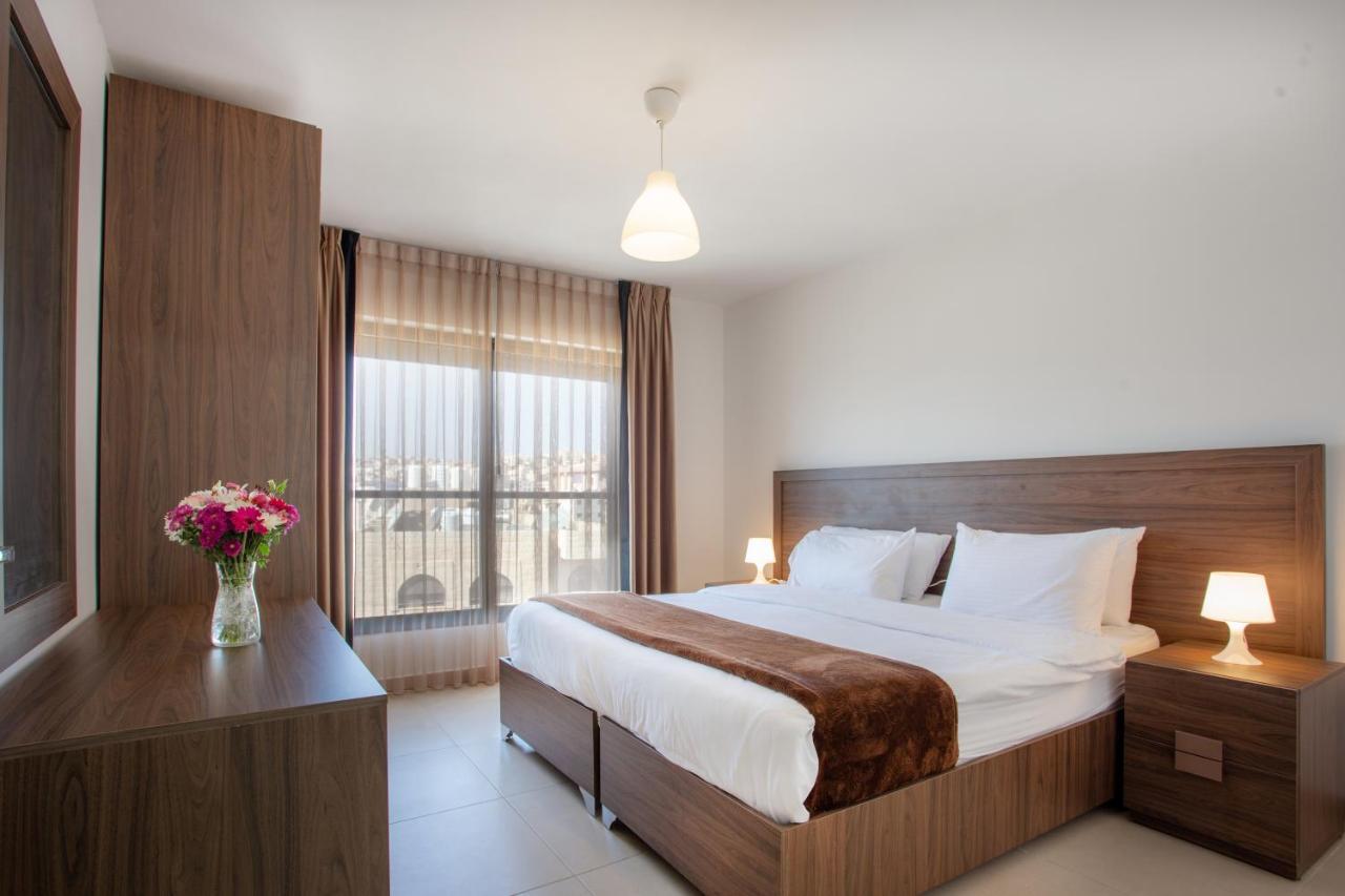 Triple A Hotel Suites Amman Bagian luar foto
